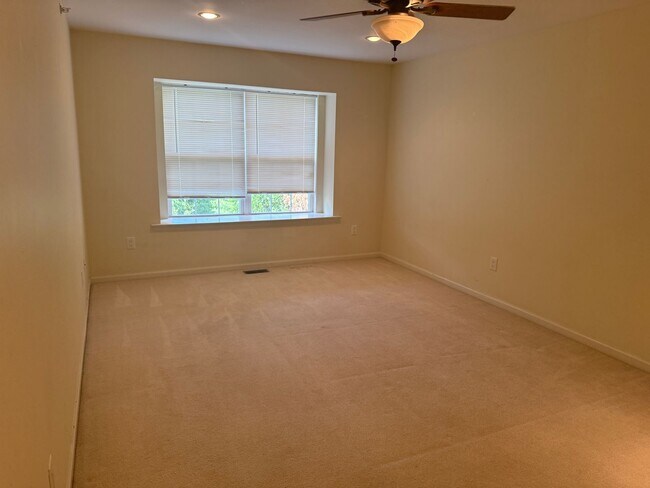 Building Photo - 179 Mountain View Dr