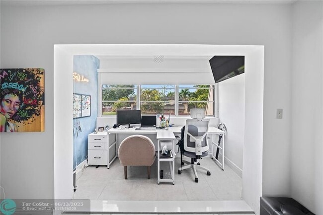 Building Photo - 8745 SW 137th Ave