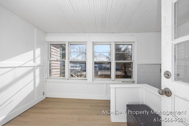 Building Photo - 263 W Muskegon Ave