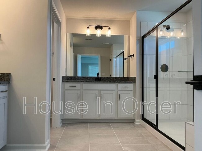 Building Photo - 41 Silverthorne Ct