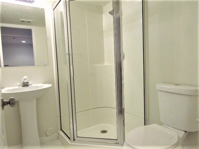 Building Photo - 817 Country Club Dr