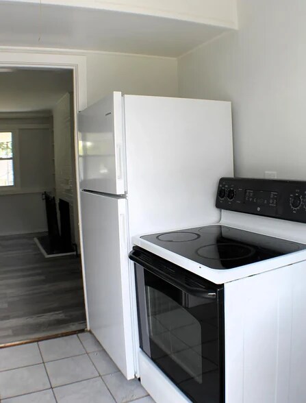 Building Photo - 318 E Fairview Rd