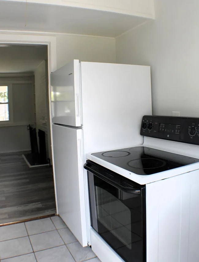 Building Photo - 318 E Fairview Rd