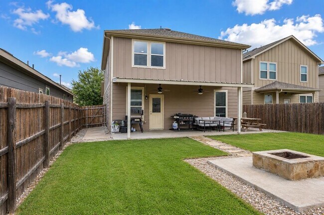 Building Photo - 216 La Dera Dr
