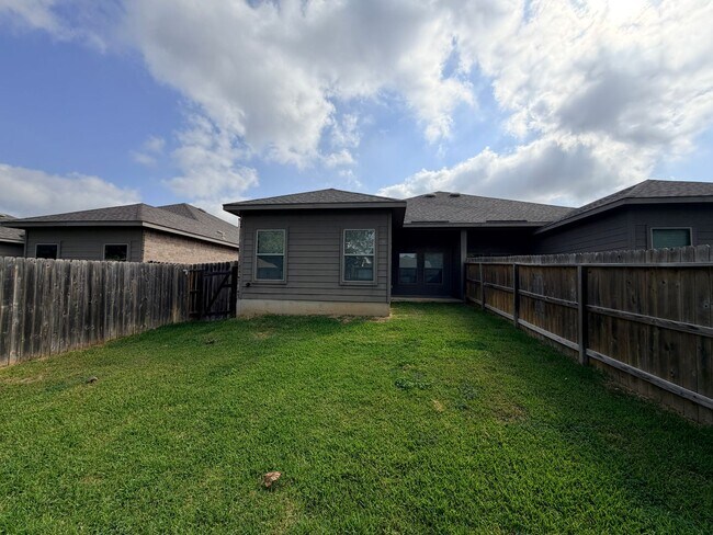 Building Photo - 1243 Old FM 306