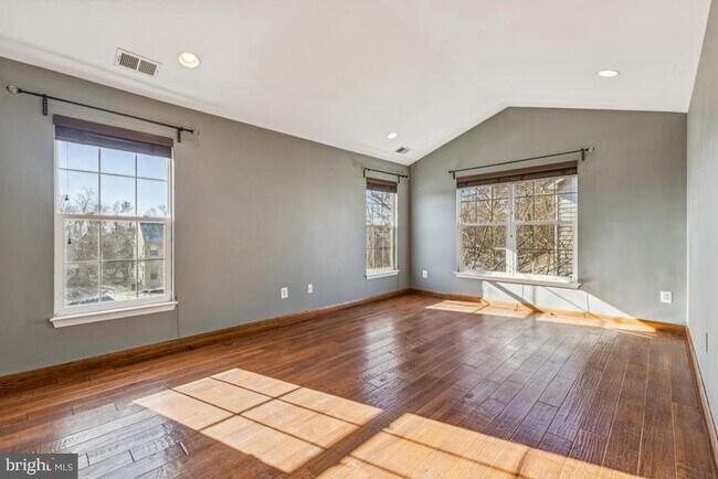 Building Photo - 43605 Dunhill Cup Square