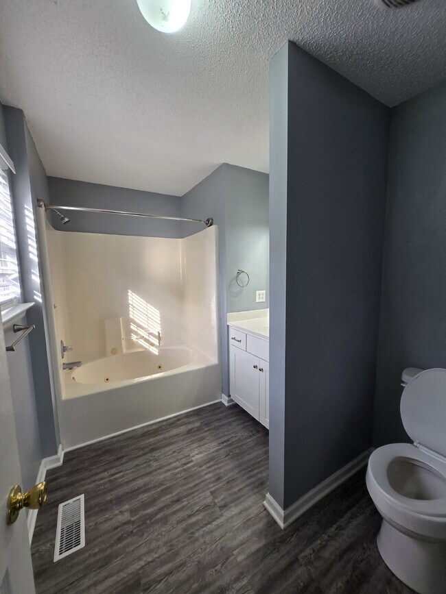 Building Photo - Fenced in 4 Bed /2 Bath House in Ringgold