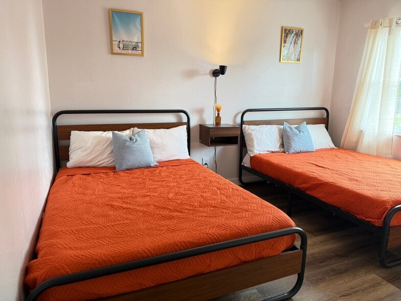 Building Photo - 4590 76th Ave N