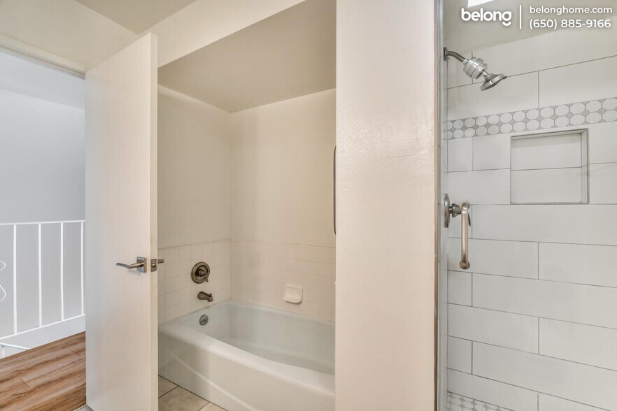 Building Photo - 27907 Ridgecove Ct N