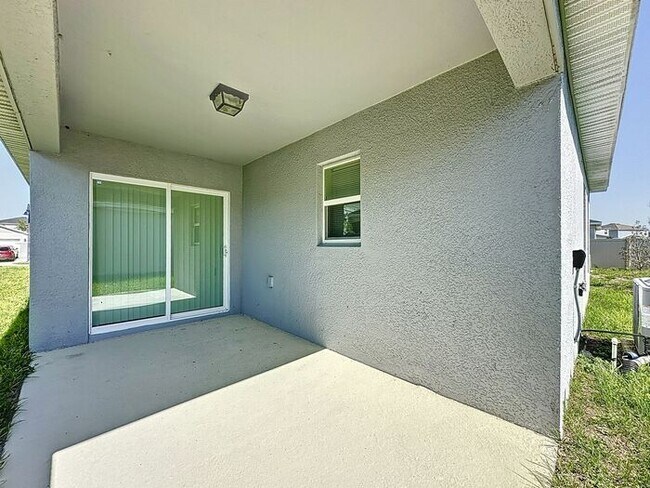 Building Photo - LIKE NEW HOME IN PRESERVATION POINT, Davenport