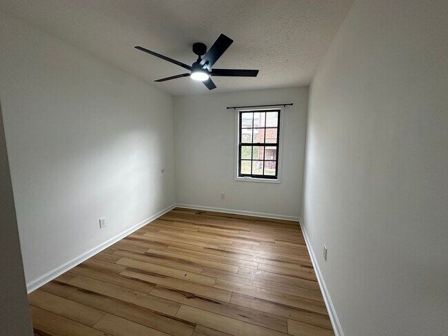 Building Photo - Lighthouse Townhome-Located in Campbell County