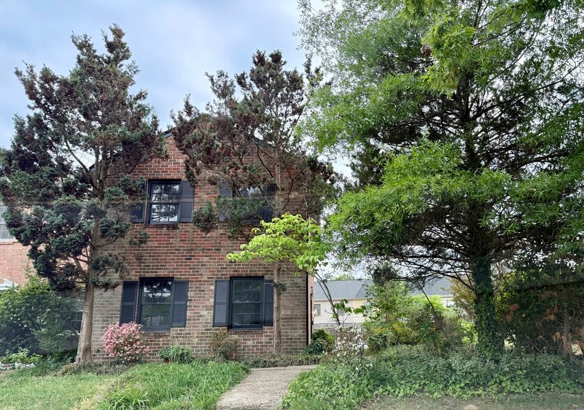 Building Photo - 727 Olde Greenwich Cir