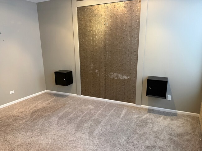 Building Photo - 1735 W Diversey Pkwy