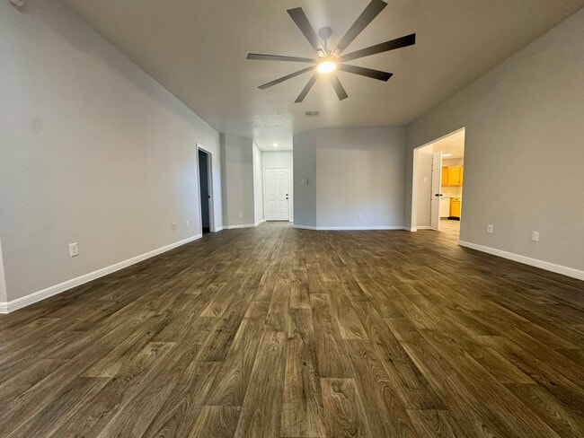 Building Photo - 141 Green Isle Ave
