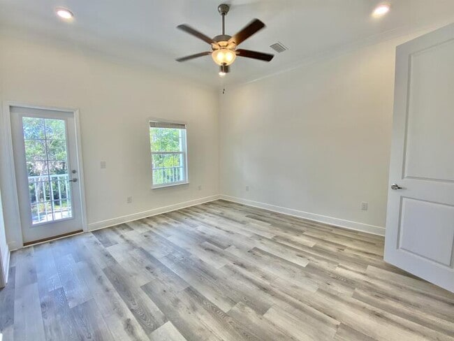 Building Photo - 156 Kara Lake Dr