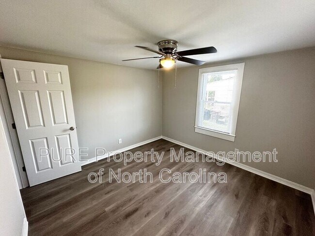 Building Photo - 606 Carver Dr