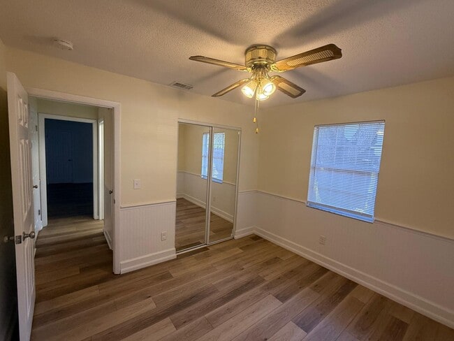 Building Photo - 2031 Charter Oaks Dr