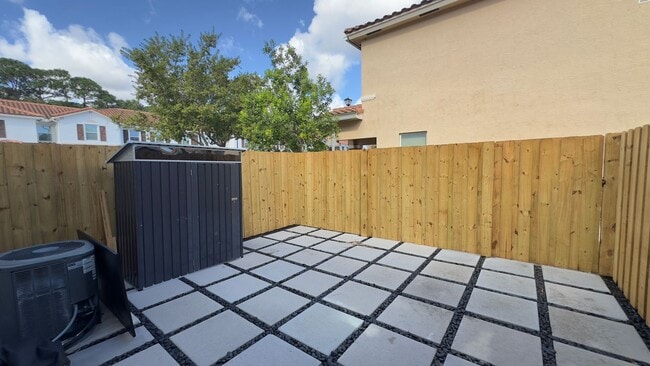 Building Photo - Charming 2-Bed Townhouse with on Ashley River Road!