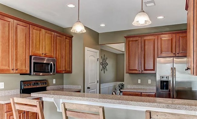 Building Photo - EXCELLENT LOCATION! 5 Bedroom home in gate...