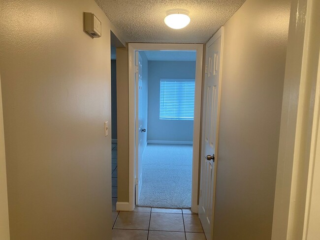 Building Photo - JUST REDUCED - Newly Remodeled 1 bedroom/1...