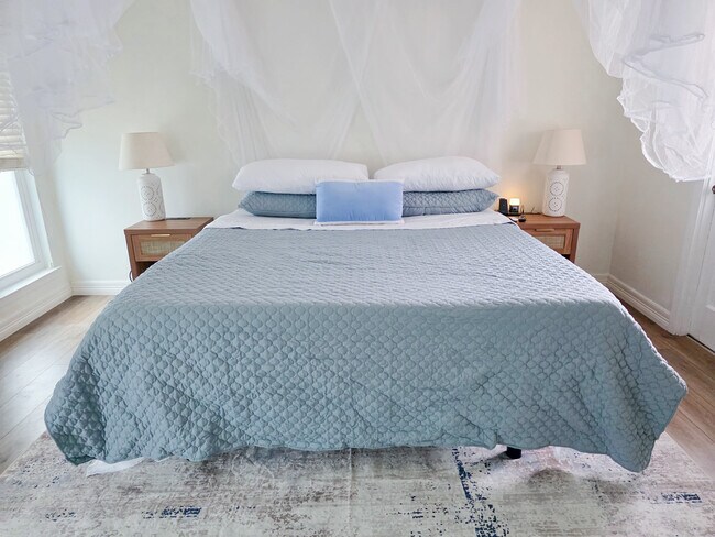 Building Photo - 4305 Temple Hill