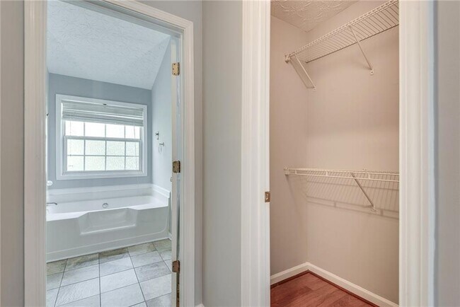Building Photo - 3337 Baymount Way
