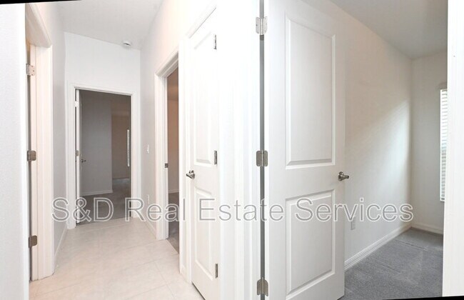 Building Photo - 2674 Red Egret Dr