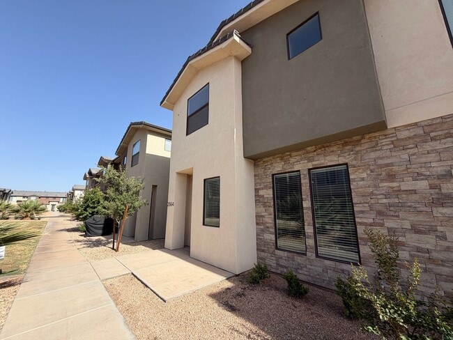 Building Photo - 2664 E Gray Birch Dr