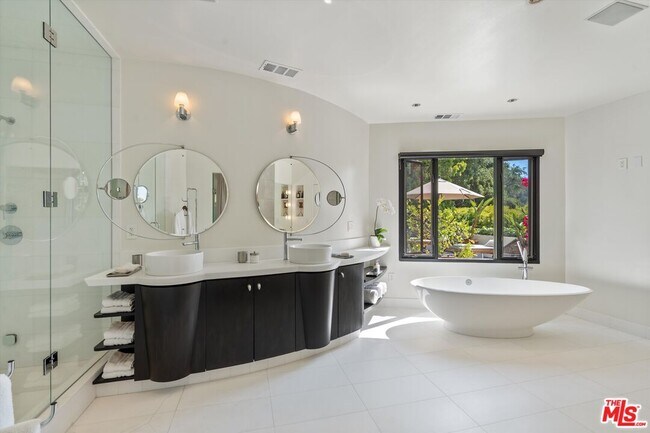 Building Photo - 2328 San Ysidro Dr