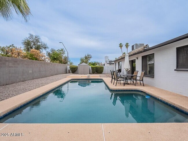 Building Photo - 5817 S Siesta Ln