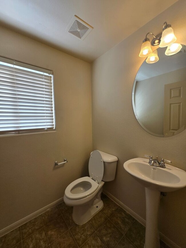 Building Photo - Mountain Edge