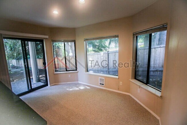 Building Photo - Charming 2 Bed 2 Bath Condo in Redmond