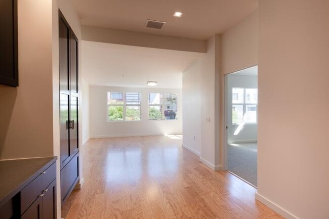 Building Photo - 2 bedroom in San Francisco CA 94115