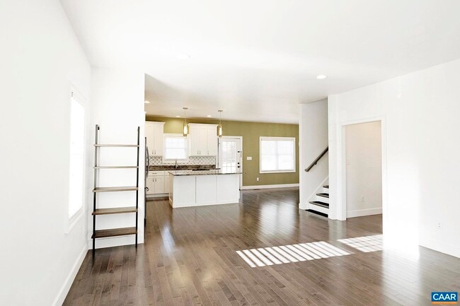 Building Photo - 903 Nassau St