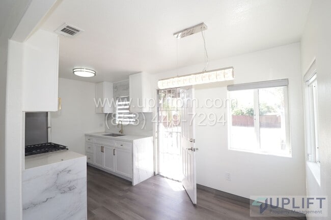 Building Photo - House and ADU combined 3 bedrooms!