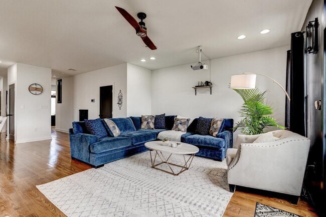 Building Photo - 2504 Dumaine St