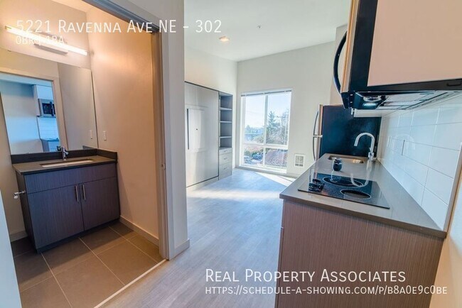 Building Photo - 5221 Ravenna Ave NE