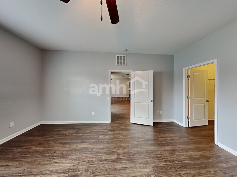 Building Photo - 4890 St James Ln