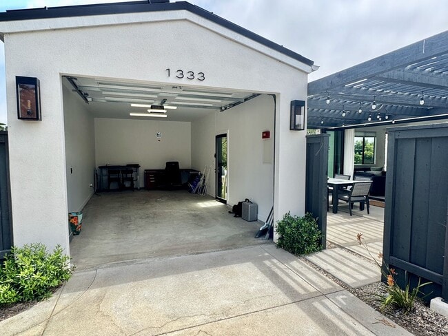 Building Photo - Modern Encinitas Retreat | Furnished | 6-Month Lease | Utilities Included
