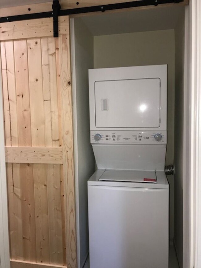 Building Photo - Cute and Cozy 2Br/2Ba Dual Master Condo in Terra Vista II