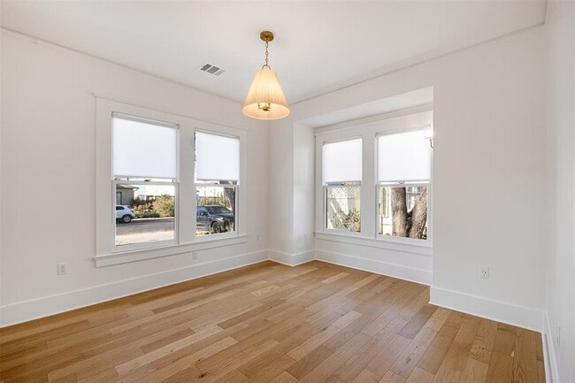 Building Photo - 2606 W 8th St