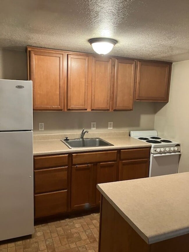 Building Photo - 203 1st St