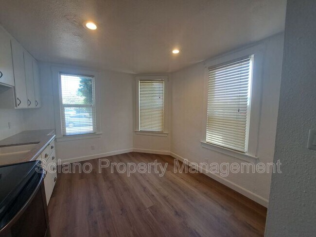 Building Photo - 100 Luzena Ave