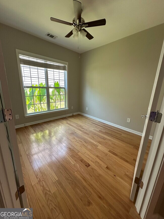 Building Photo - 111 Magic Lily Dr