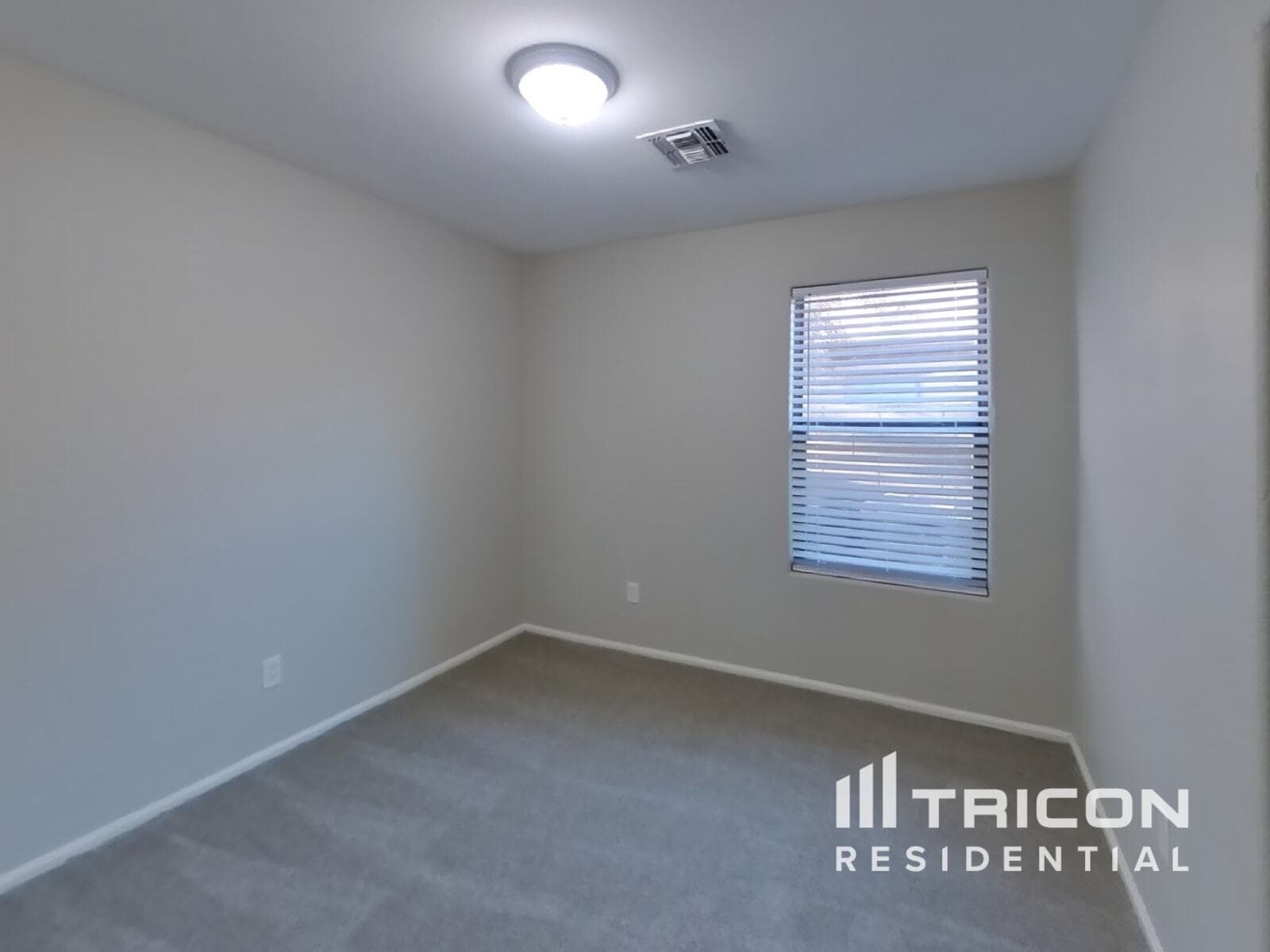 Building Photo - 2116 S 160th Ln