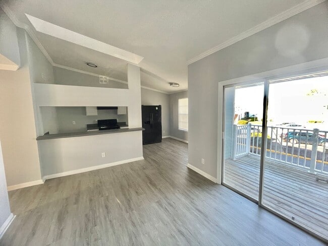 Building Photo - Sunny and Bright Virginia Beach Apartment