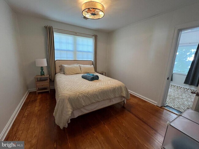 Building Photo - 710 Garfield Ave