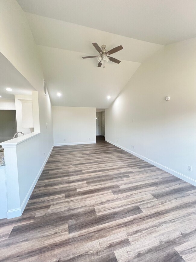 Building Photo - 117 Brooks Dr