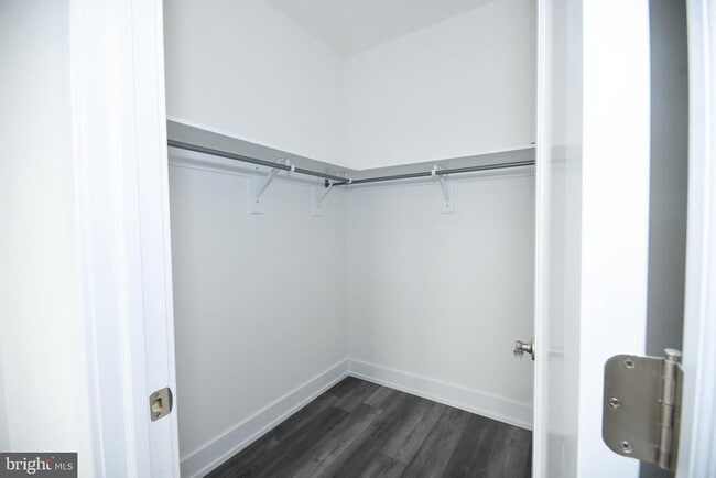 Building Photo - 6164 Ridge Ave