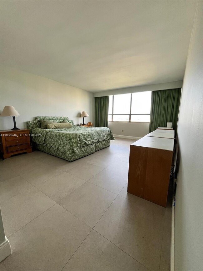 Building Photo - 11113 Biscayne Blvd